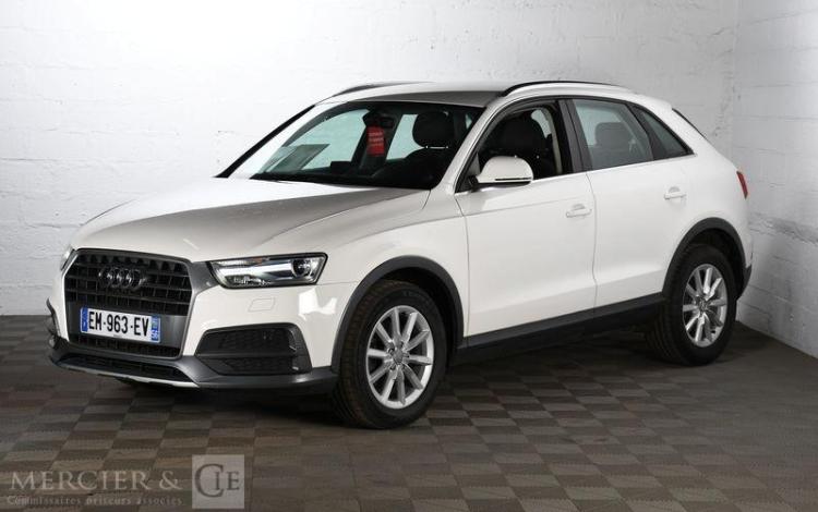 AUDI Q3 BLANC EM-963-EV