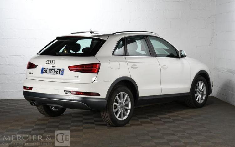 AUDI Q3 BLANC EM-963-EV