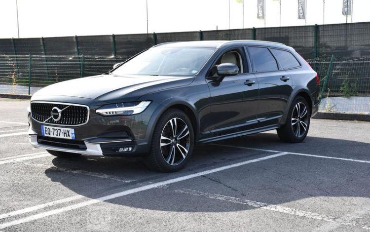 VOLVO V 90 CROSS COUNTRY LUXE D5 AWD 235CH GRIS EQ-737-HX