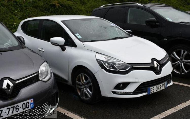 RENAULT CLIO BLANC ES-073-VT