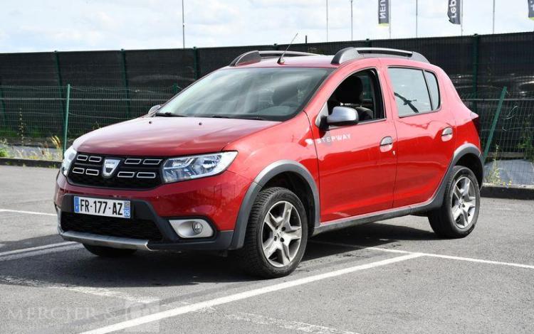 DACIA SANDERO STEPWAY BLUE DCI 95 ROUGE FR-177-AZ