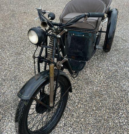 TRICYCLE AUTO MOUCHE  266T