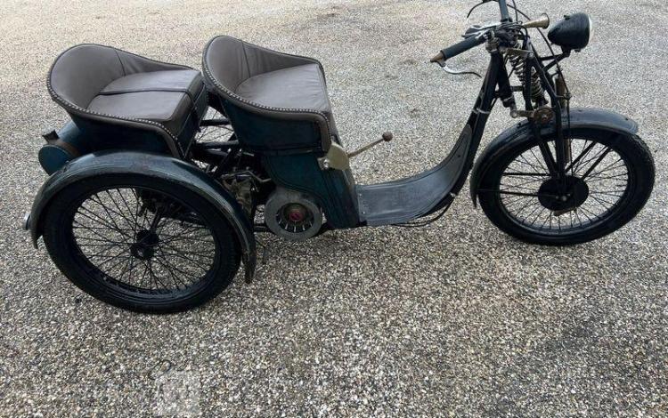 TRICYCLE AUTO MOUCHE  266T