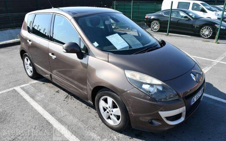 RENAULT SCENIC 1,5 DCI 105 DYNAMQUE MARRON AC-833-XR