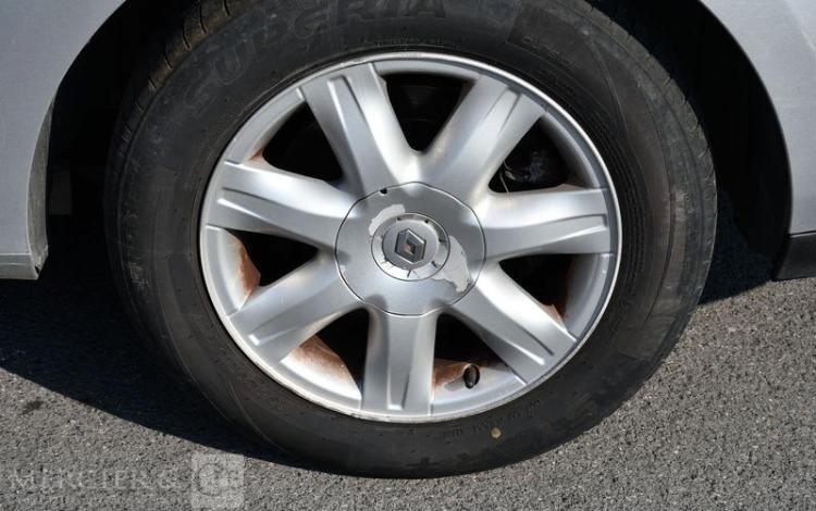 RENAULT LAGUNA III ESTATE 1.5 DCI 110CV GRIS AJ-042-AC