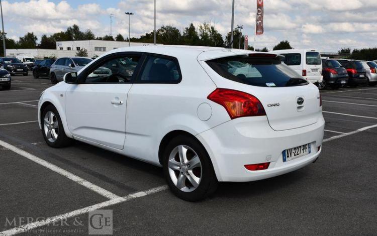 KIA PRO CEE D 1.6 CRDI 90 DERIV VP 2pl BLANC AV-227-PF