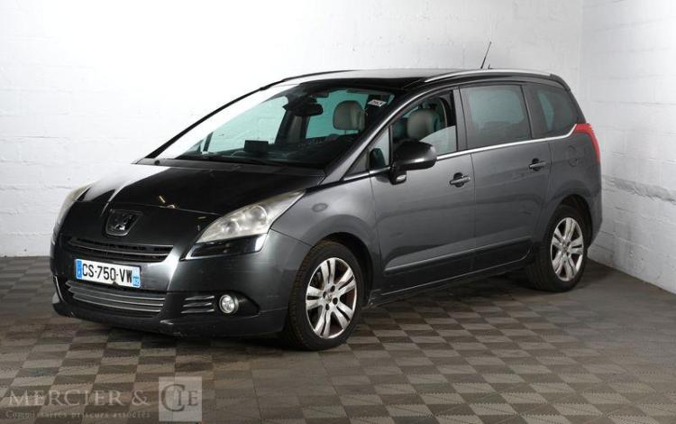 PEUGEOT 5008 2,0 HDI 150 PREMIUM 7PL GRIS CS-750-VW