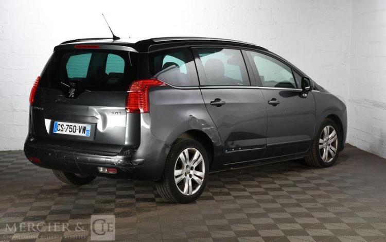 PEUGEOT 5008 2,0 HDI 150 PREMIUM 7PL GRIS CS-750-VW