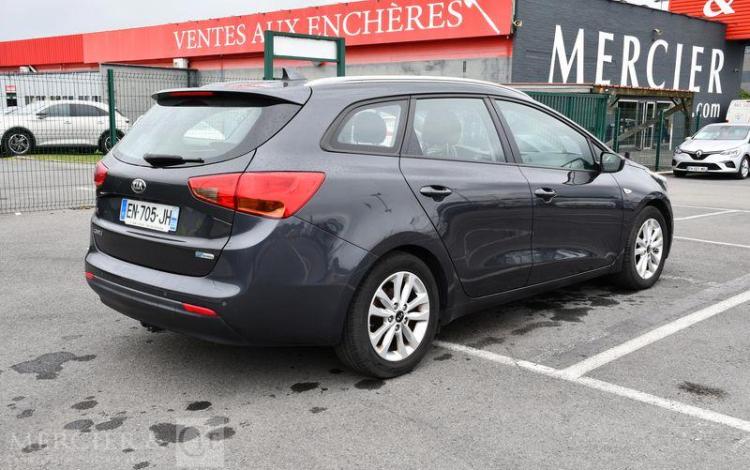 KIA CEE’D SW1.6 CRDI 136 CV GRIS EN-705-JH