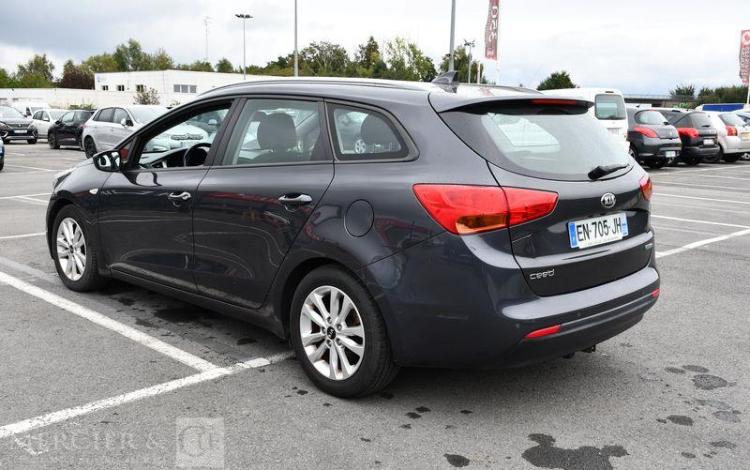 KIA CEE’D SW1.6 CRDI 136 CV GRIS EN-705-JH