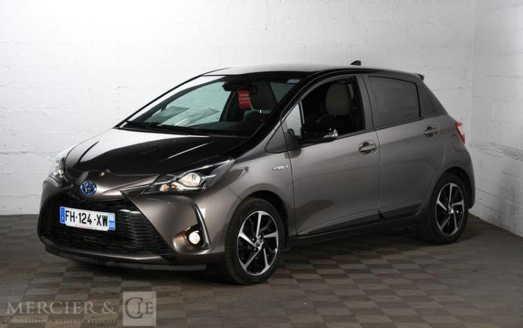 TOYOTA YARIS HYBRIDE 100H COLLECTION 5P GRIS FH-124-XW