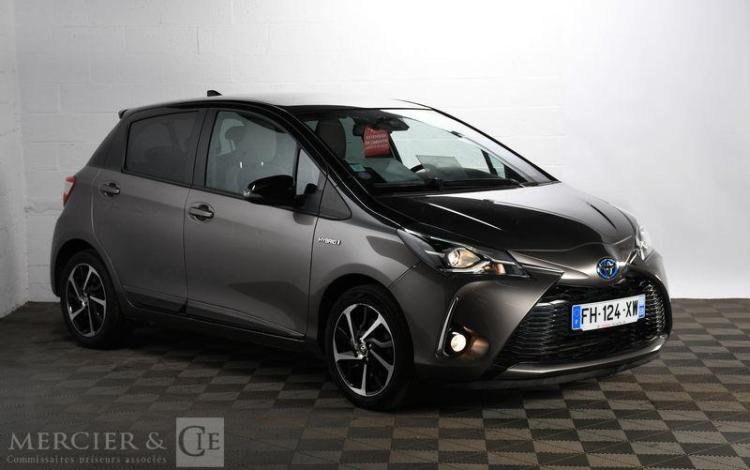 TOYOTA YARIS HYBRIDE 100H COLLECTION 5P GRIS FH-124-XW