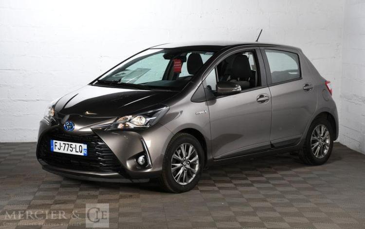 TOYOTA YARIS HYBRIDE 100H DYNAMIC 5P GRIS FJ-775-LQ