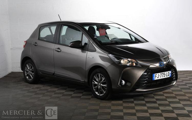 TOYOTA YARIS HYBRIDE 100H DYNAMIC 5P GRIS FJ-775-LQ