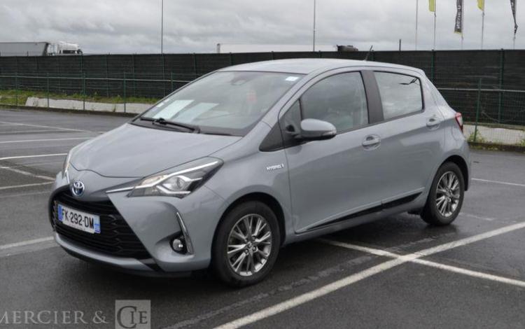 TOYOTA YARIS HYBRIDE 100H DYNAMIC 5P GRIS FK-292-DM