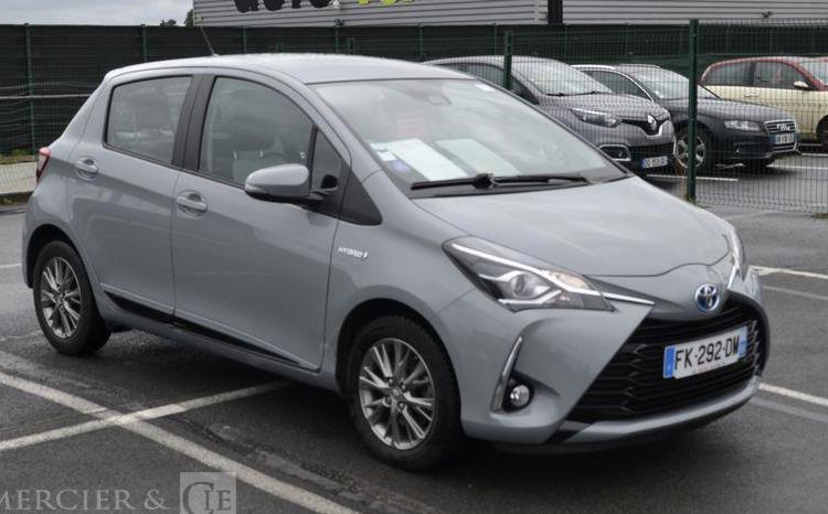 TOYOTA YARIS HYBRIDE 100H DYNAMIC 5P GRIS FK-292-DM