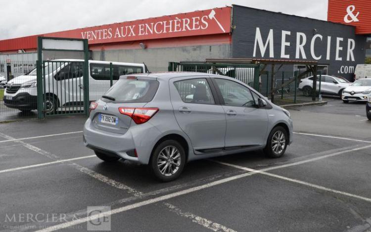 TOYOTA YARIS HYBRIDE 100H DYNAMIC 5P GRIS FK-292-DM