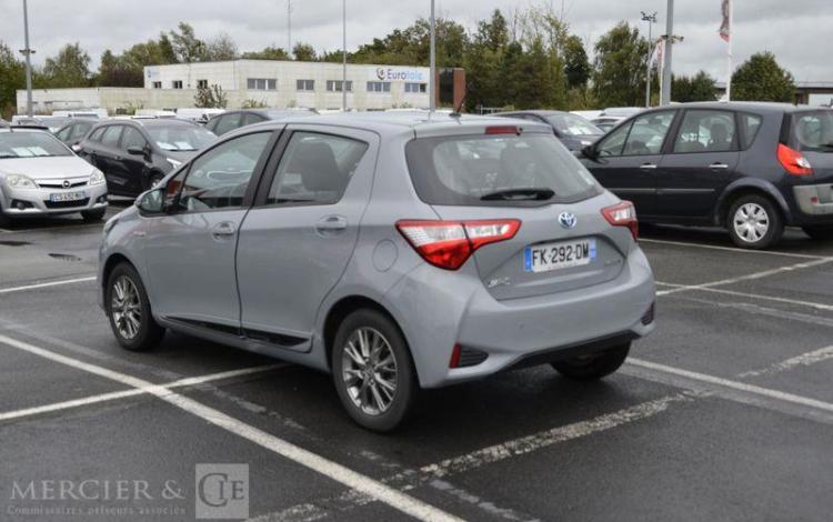 TOYOTA YARIS HYBRIDE 100H DYNAMIC 5P GRIS FK-292-DM