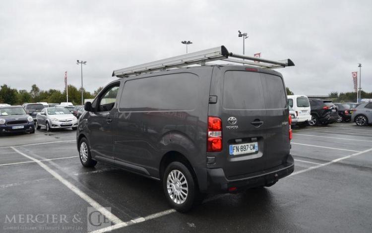 TOYOTA PROACE II 2,0D4D – 16V TURBO 122 CH – DIESEL – 124832 KMS – ANNEE 2020 GRIS FN-897-CM