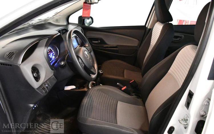 TOYOTA YARIS BLANC FS-767-BL