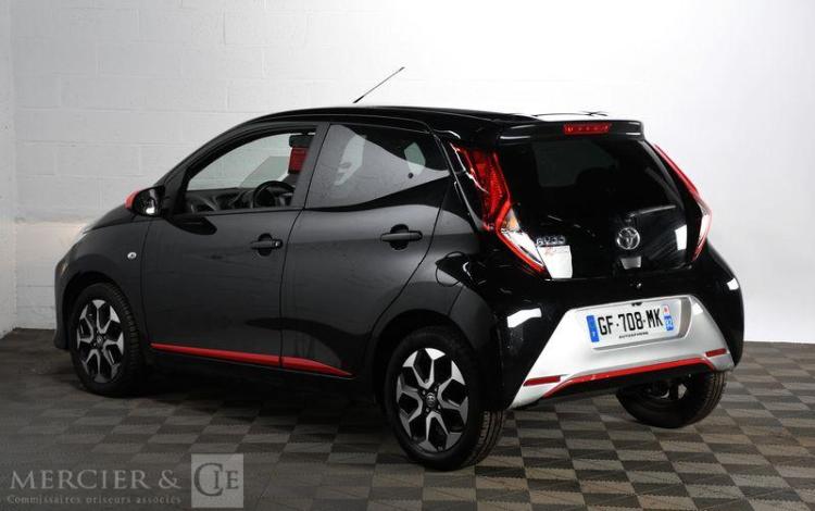 TOYOTA AYGO NOIR GF-708-MK