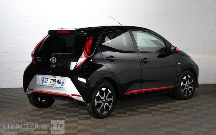 TOYOTA AYGO NOIR GF-708-MK