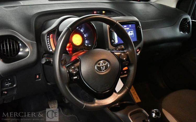 TOYOTA AYGO NOIR GF-708-MK