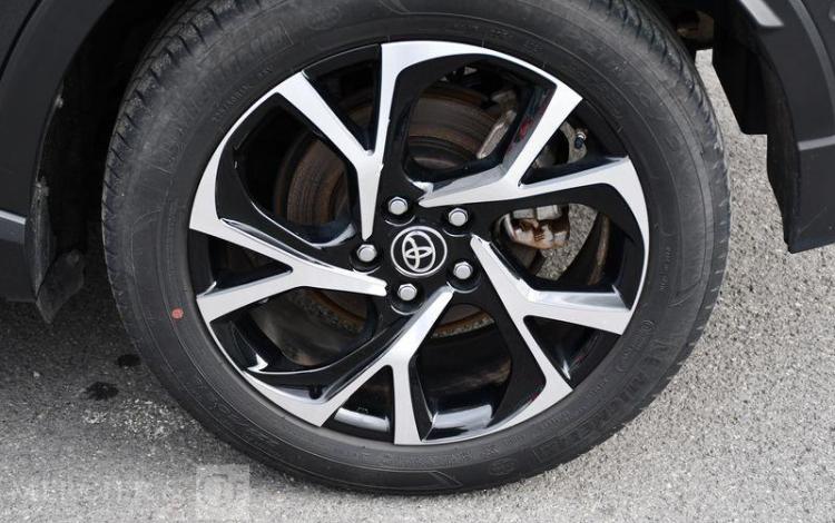 TOYOTA C-HR HYBRIDE 1,8 EDITION GRIS GH-549-TG