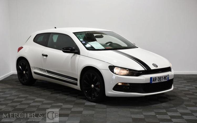 VOLKSWAGEN SCIROCCO 1,4 TSI 160CH SPORT LINE DSG BVA BLANC AR-361-MC