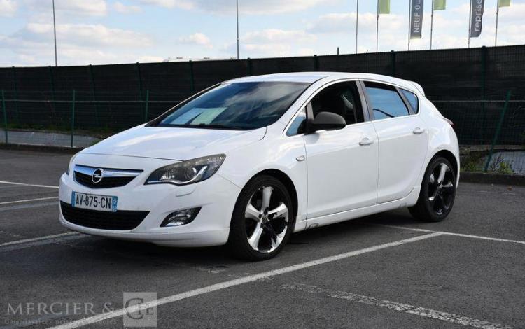 OPEL ASTRA 2,0 CDTI 160 COSMO BLANC AV-875-CN