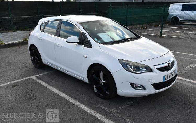 OPEL ASTRA 2,0 CDTI 160 COSMO BLANC AV-875-CN