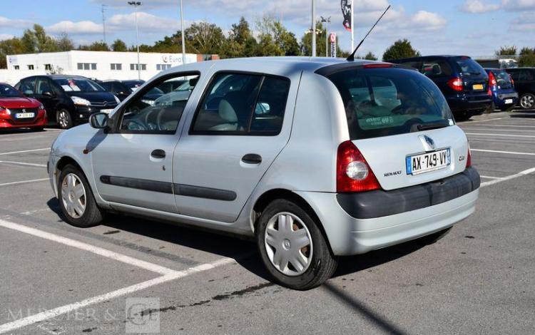 RENAULT CLIO 1,6 GRIS AX-749-VY