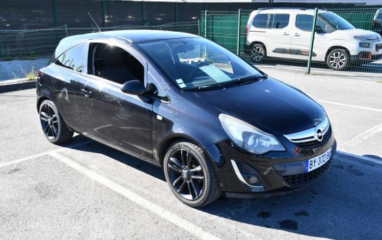 OPEL CORSA NOIR BY-372-SN