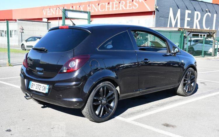 OPEL CORSA NOIR BY-372-SN