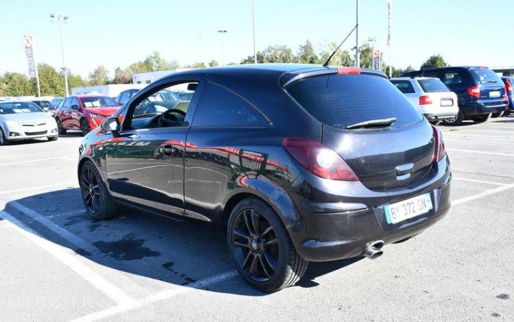 OPEL CORSA NOIR BY-372-SN