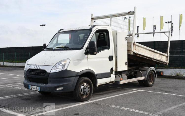 IVECO 35C BENNE AVEC COFFRE ACIER DIESEL – 122183 KMS – ANNEE 2012 BLANC CD-441-NJ