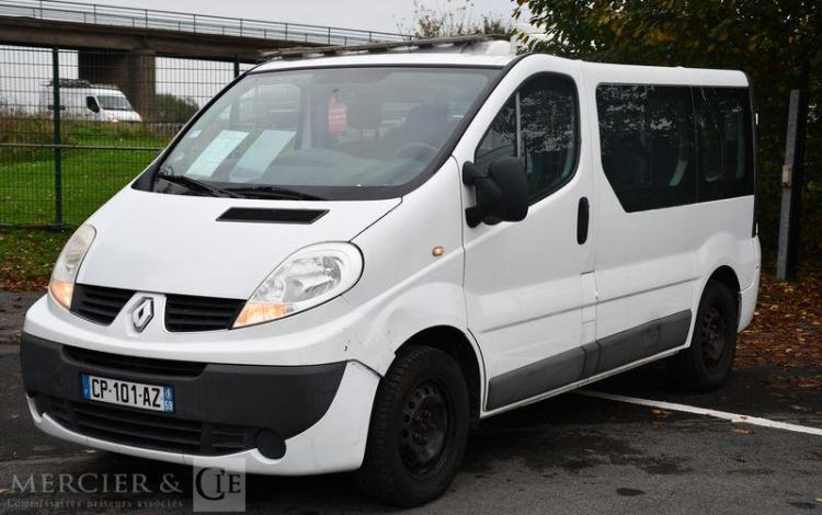 RENAULT TRAFIC PASSENGER L1H1 2.0DCI 90 CV BLANC CP-101-AZ