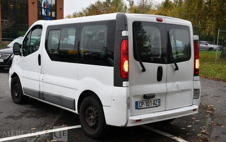 RENAULT TRAFIC PASSENGER L1H1 2.0DCI 90 CV BLANC CP-101-AZ