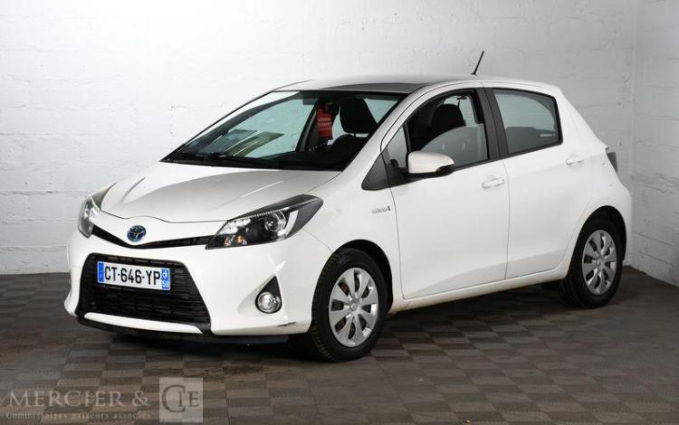 TOYOTA YARIS HYBRIDE BLANC CT-646-YP