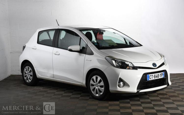 TOYOTA YARIS HYBRIDE BLANC CT-646-YP