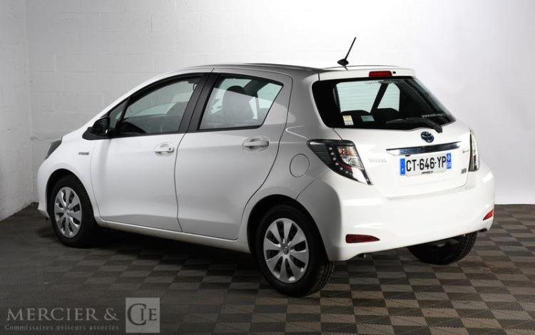 TOYOTA YARIS HYBRIDE BLANC CT-646-YP