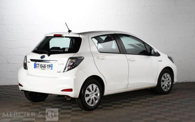 TOYOTA YARIS HYBRIDE BLANC CT-646-YP