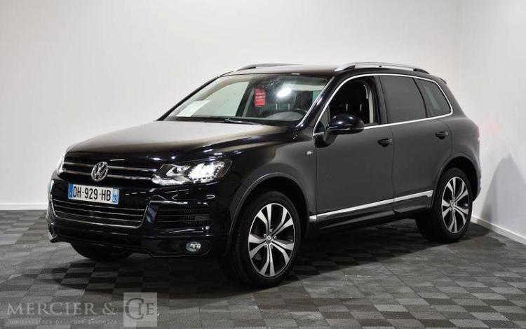 VOLKSWAGEN TOUAREG NOIR DH-929-HB