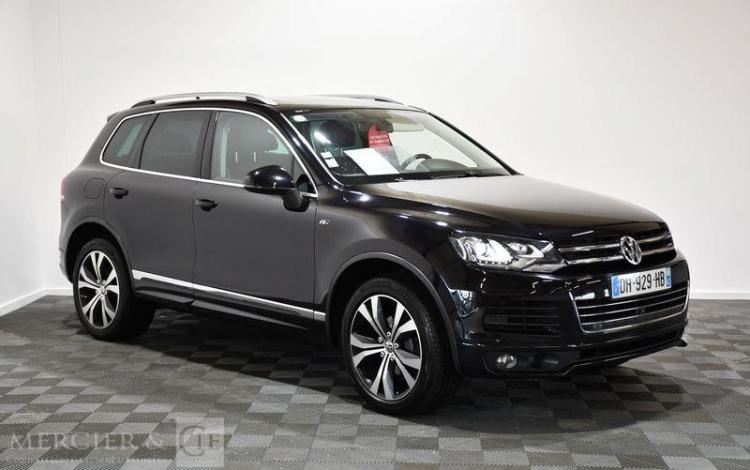 VOLKSWAGEN TOUAREG NOIR DH-929-HB