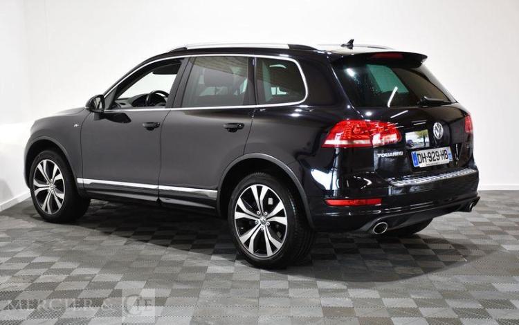 VOLKSWAGEN TOUAREG NOIR DH-929-HB