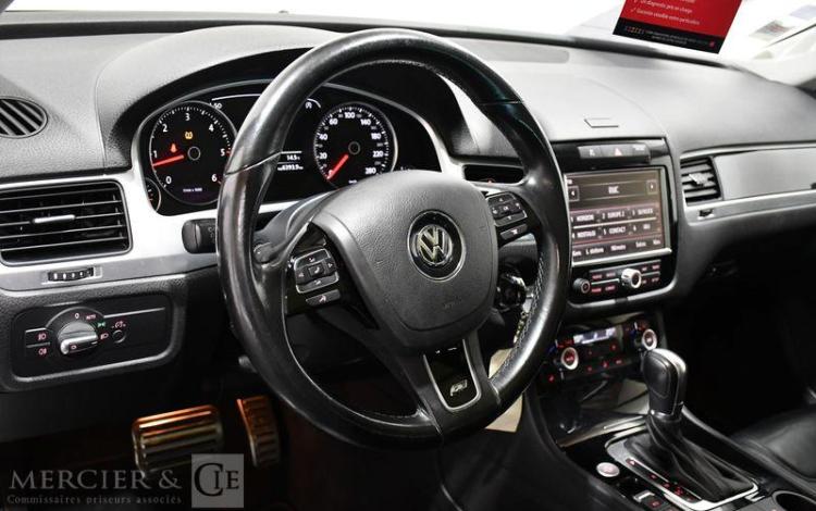 VOLKSWAGEN TOUAREG NOIR DH-929-HB