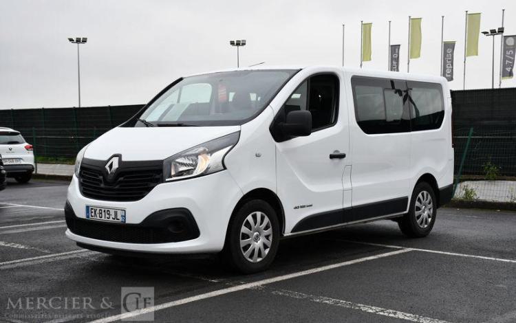 RENAULT TRAFIC BLANC EK-819-JL