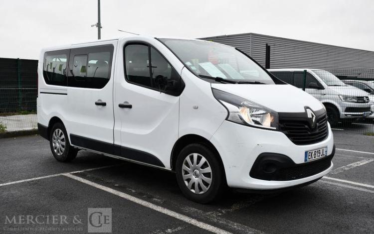 RENAULT TRAFIC BLANC EK-819-JL