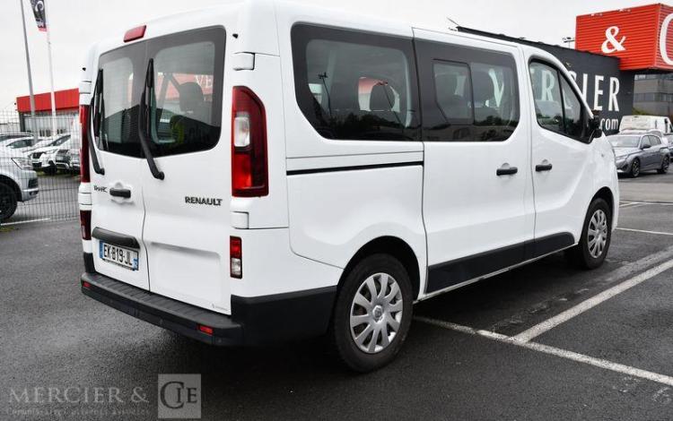 RENAULT TRAFIC BLANC EK-819-JL