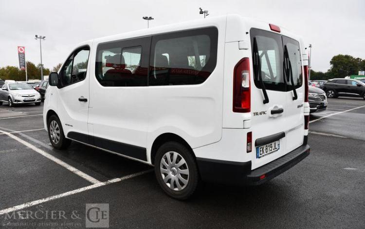 RENAULT TRAFIC BLANC EK-819-JL